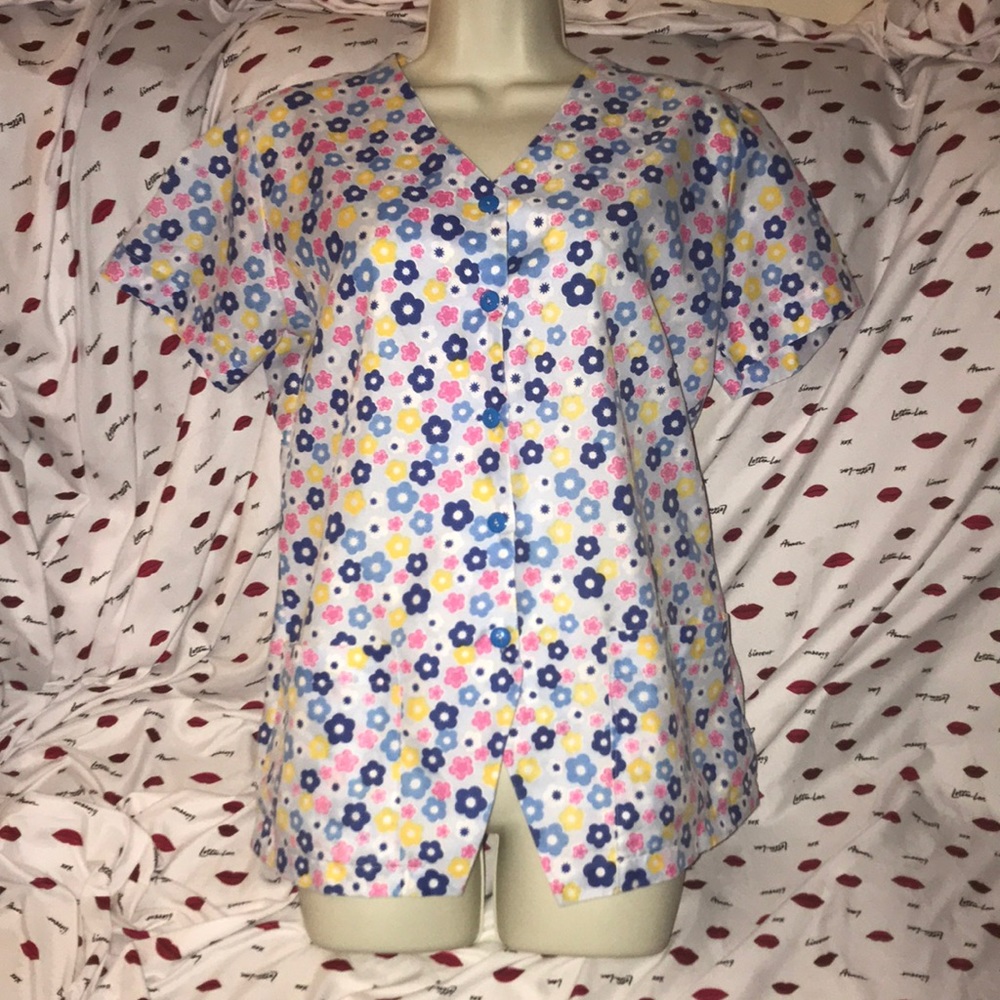 Floral pattern scrub top 19” across chest 27” long